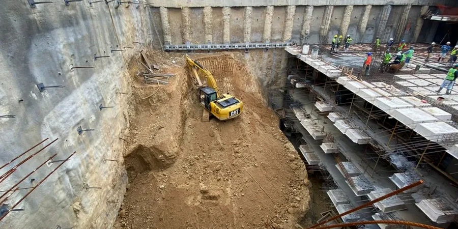Diseño Geotécnico de Excavaciones Profundas en Chillán: Seguridad Sísmica en Suelos Volcánicos
